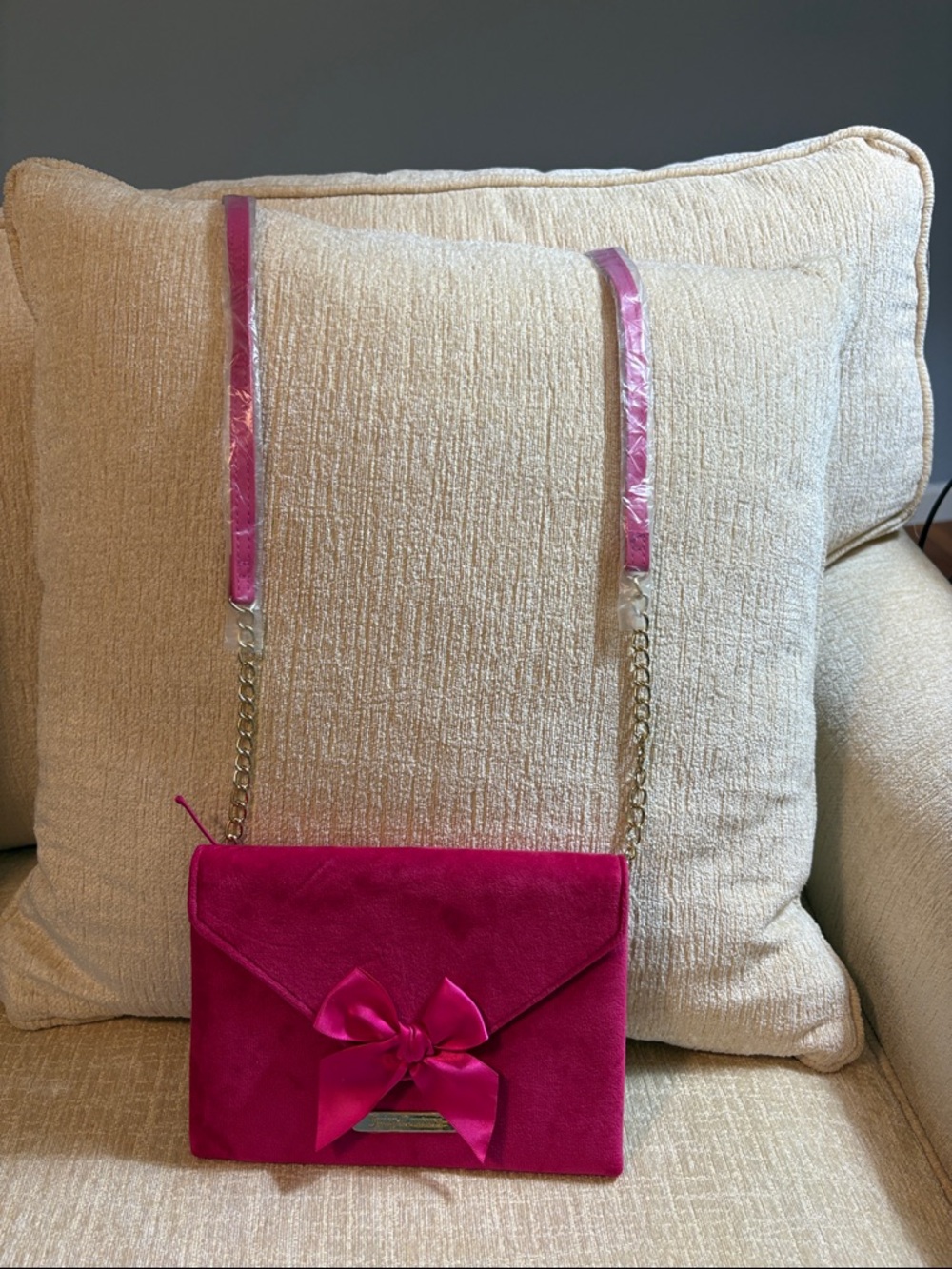 Fuchsia Bow Suede Crossbody Bag with Chain Strap